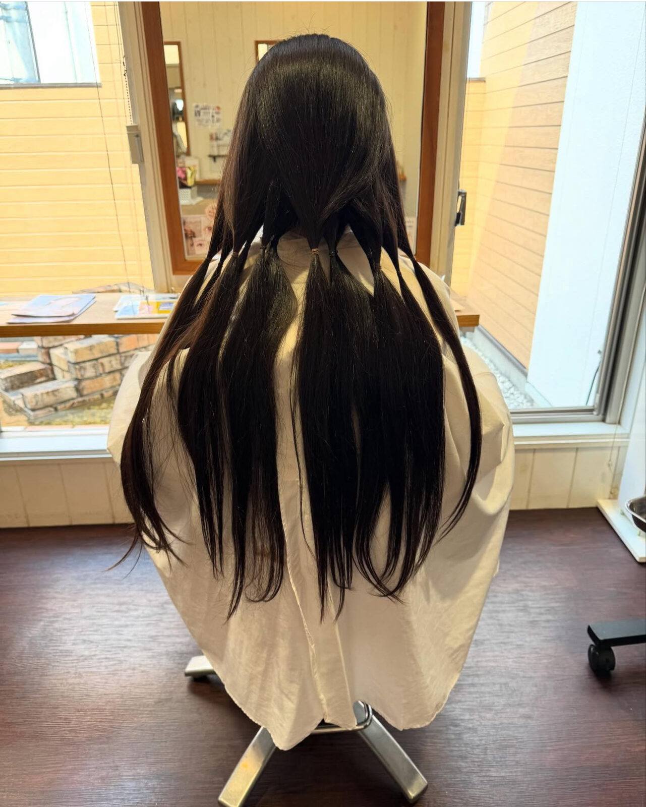 ヘアドネーション　バッサリカット　女性に人気の美容院　人気スタイリスト　岐阜羽島　スタッフ募集　美容室SIRENAセレナ