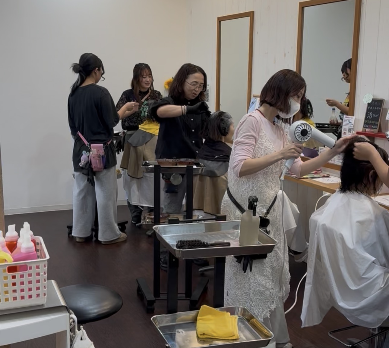人気スタイリスト　女性に人気の美容院　人気スタイリスト　岐阜羽島　スタッフ募集　美容室SIRENAセレナ